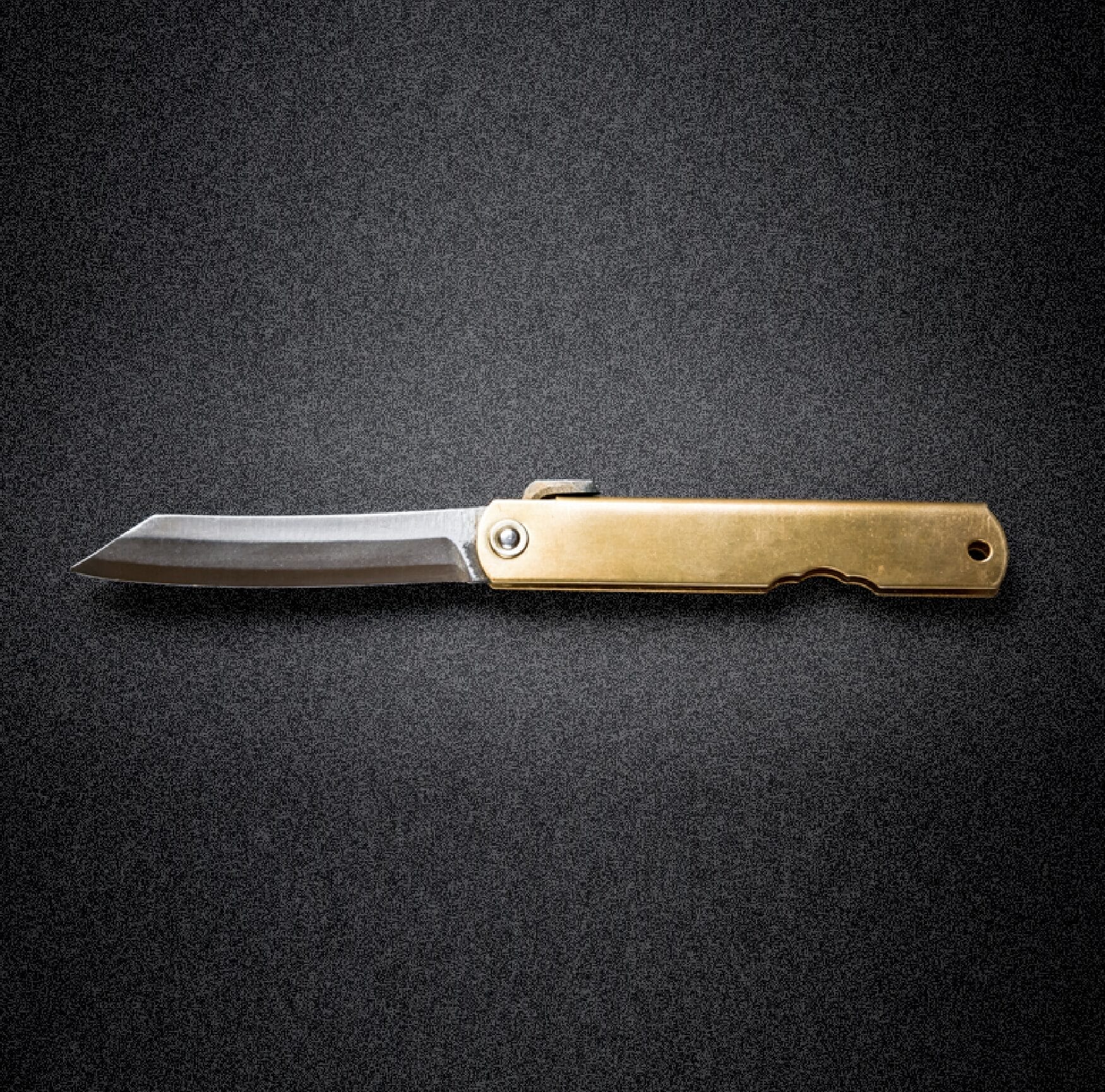 Diese Messer, auch als Higonokami bekannt, sind Zeugen der feinsten Handwerkskunst.